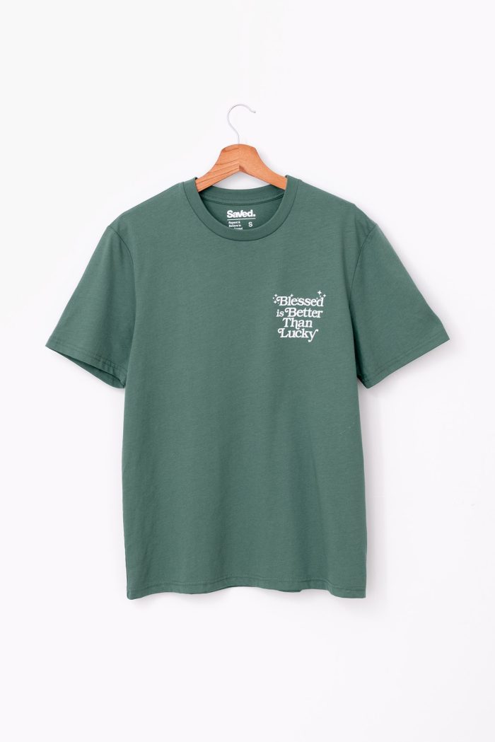 Chrześcijański motyw na zielonej bawełnianej koszulce, Blessed is Better than lucky.