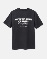 Koszulka-chrzescijańska-knowing-Jesus-changes-everytjing_BLK_B3