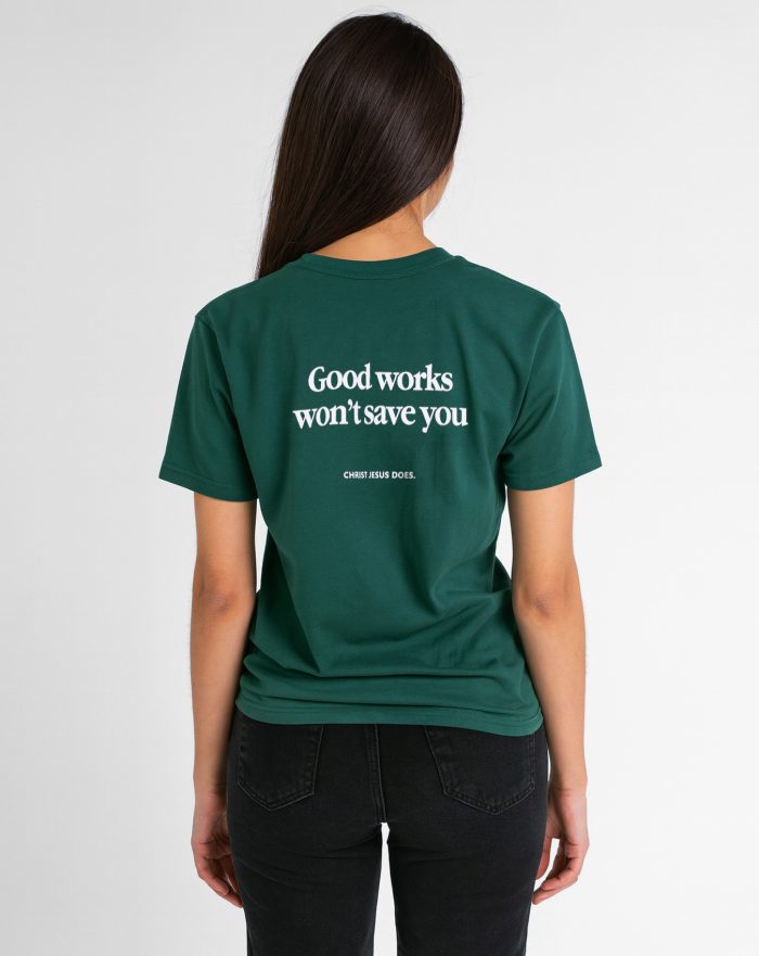 Good works won't save you, Christ jesus Does. Koszulka chrześcijańska dla kobiet marki Saved.