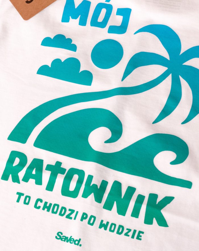 Mój Ratownik to chodzi po wodzie. Koszulka Chrześcijańska marki Saved.